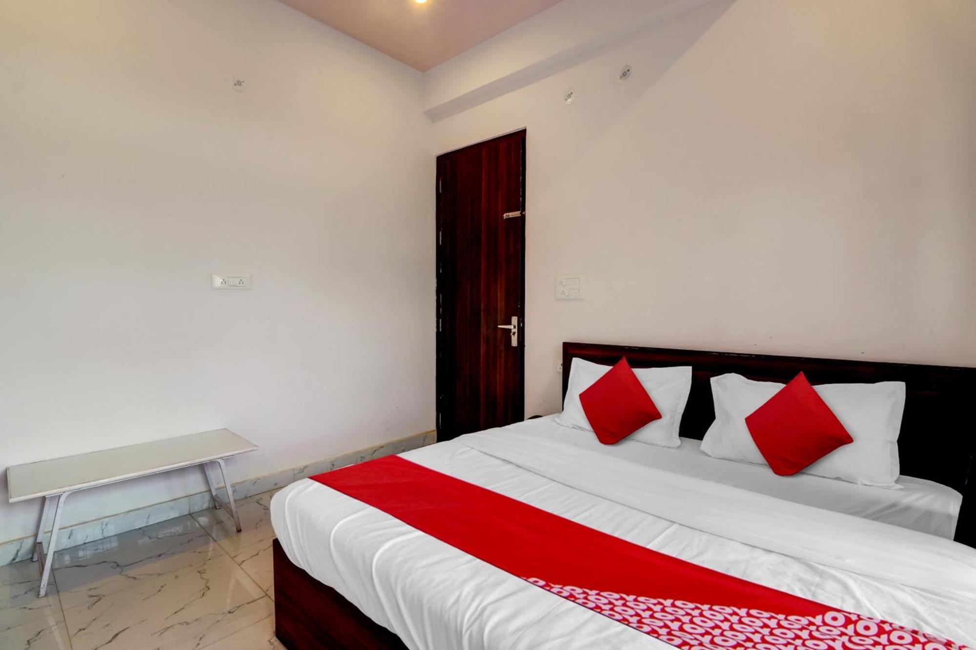 Hotel O Om Pushp Residency Matura Exterior foto