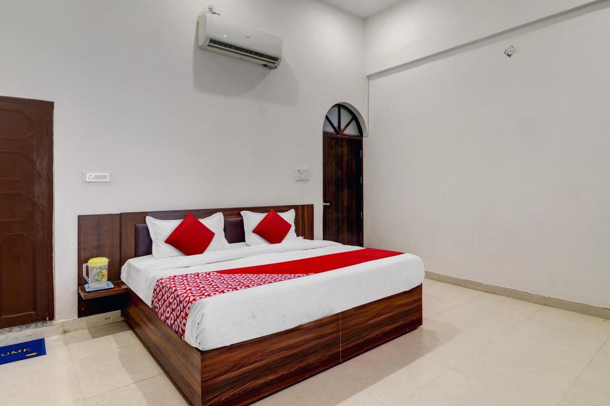 Hotel O Om Pushp Residency Matura Exterior foto