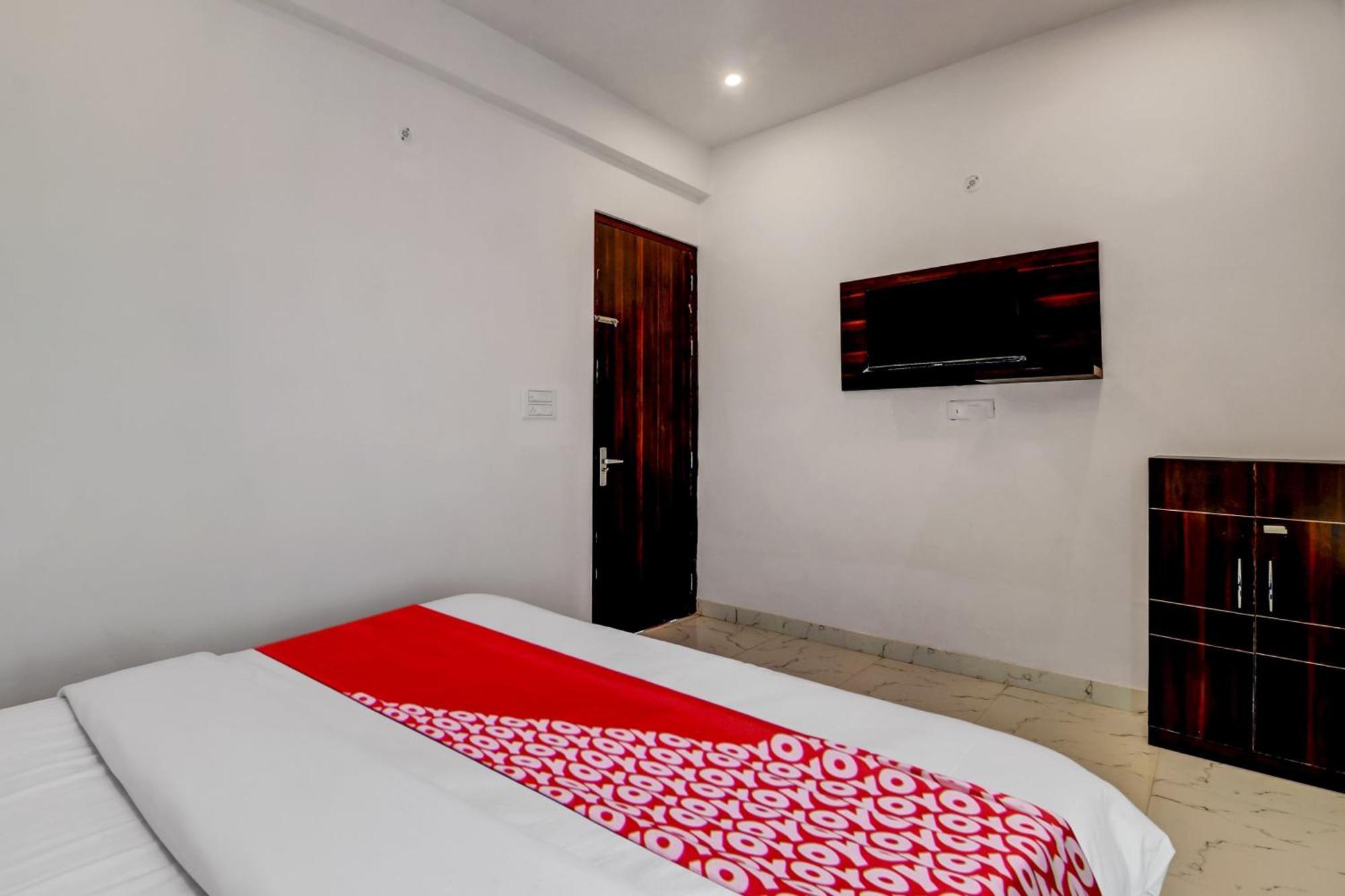 Hotel O Om Pushp Residency Matura Exterior foto
