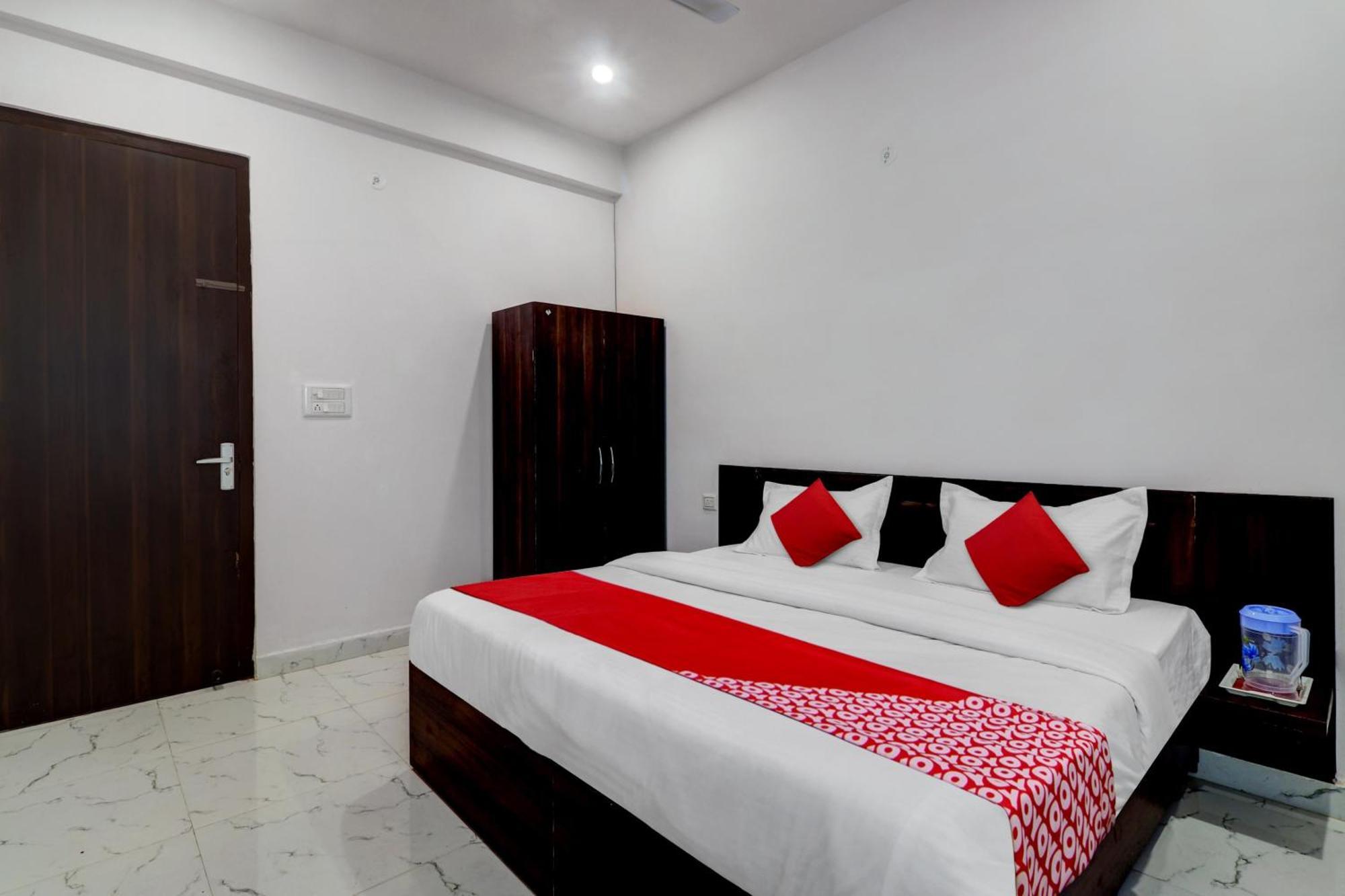 Hotel O Om Pushp Residency Matura Exterior foto