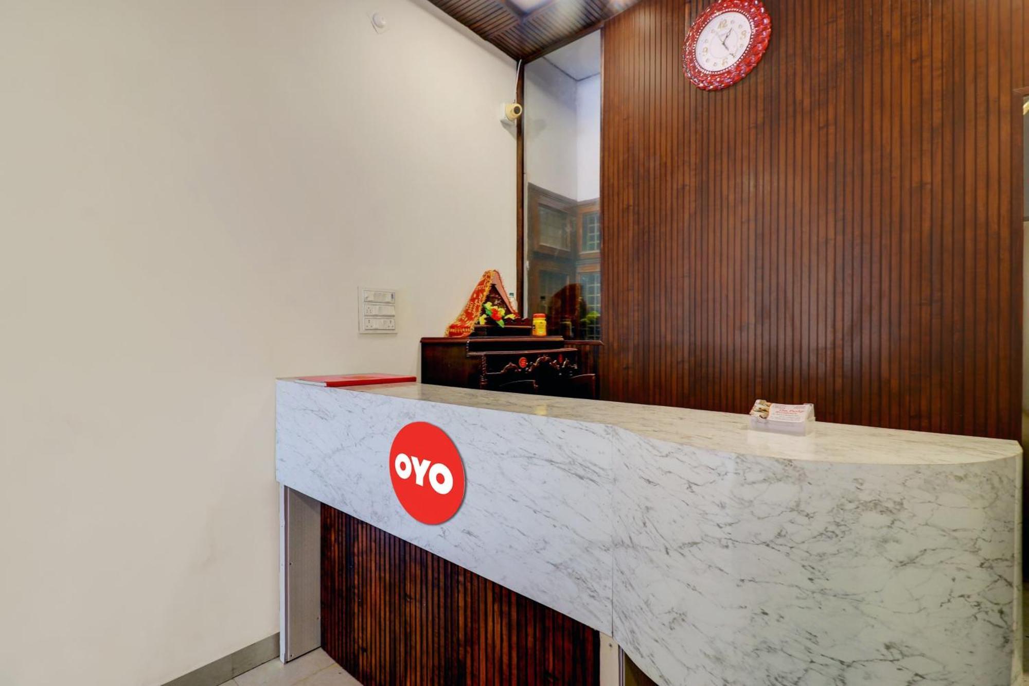 Hotel O Om Pushp Residency Matura Exterior foto